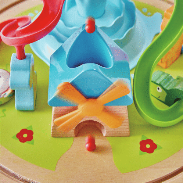 Cúpula Laberinto de aventuras en el valle soleado